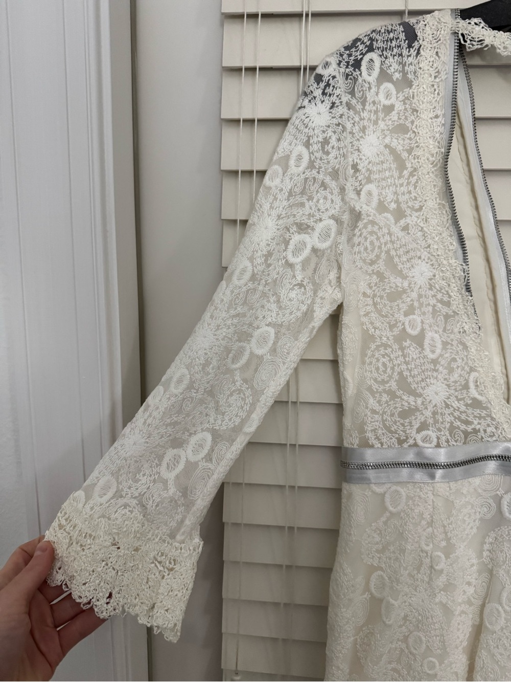 Alexis Parisa Dress White Eden Lace - Picture 12 of 16